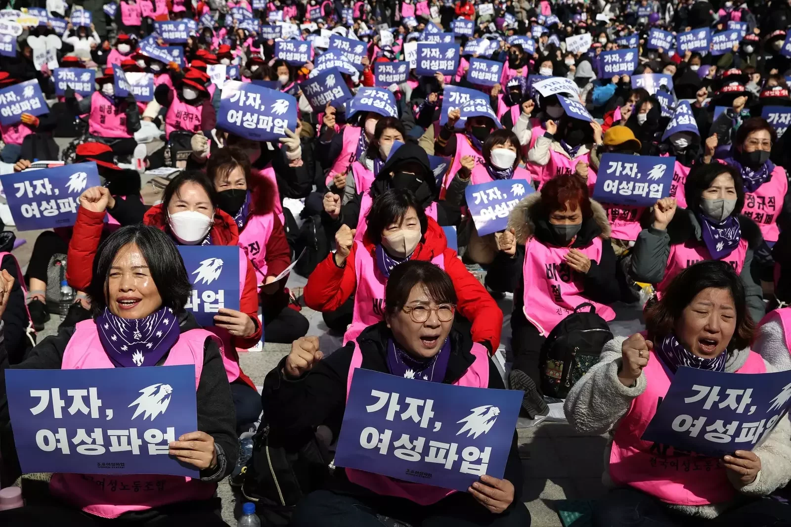 South Korean Radical Feminists Embrace Liberation And Self-Preservation With the 4B Movement